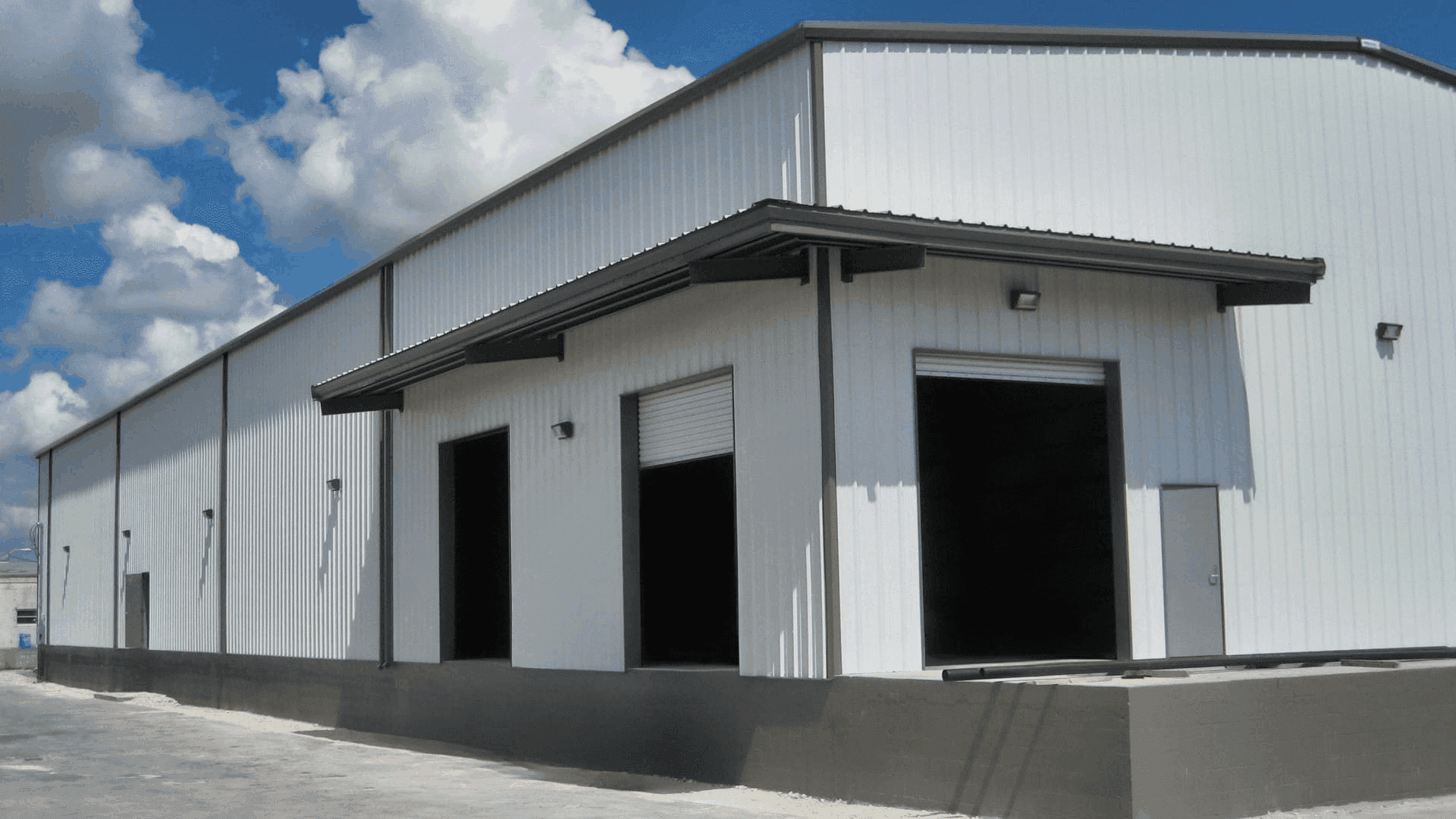 80' × 100' Commercial Warehouse